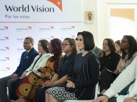 World Vision and First Lady present the 4th Journalism Award for Children
