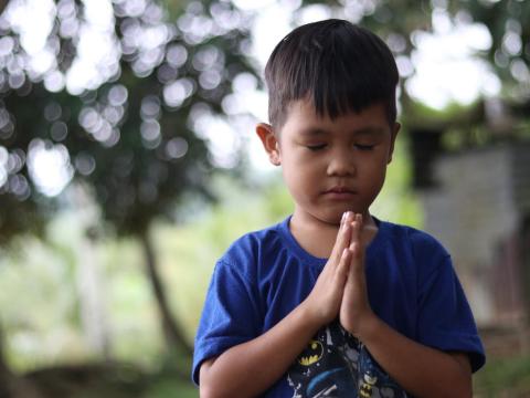 Lemuel, 12, praying