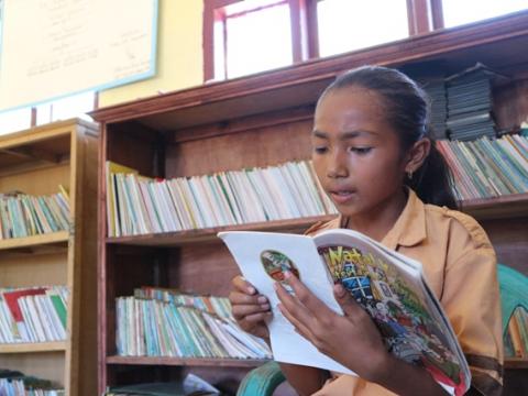 Asri is the third child of four siblings, her little sister, Grace, is in the third-grade at the same school. They both like reading. 