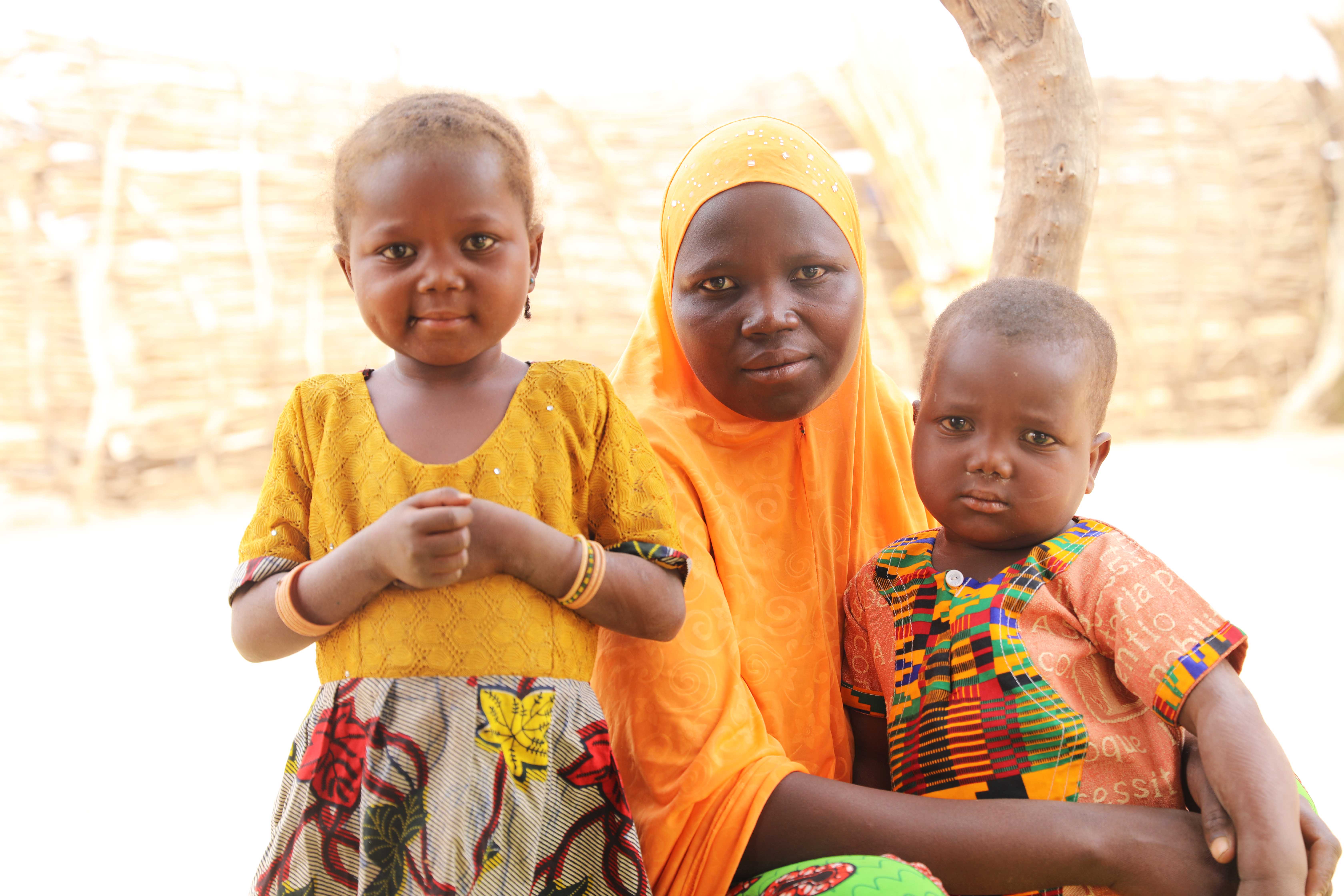 Pregnant Asmaou and her two children sleep hungry | Niger | World ...