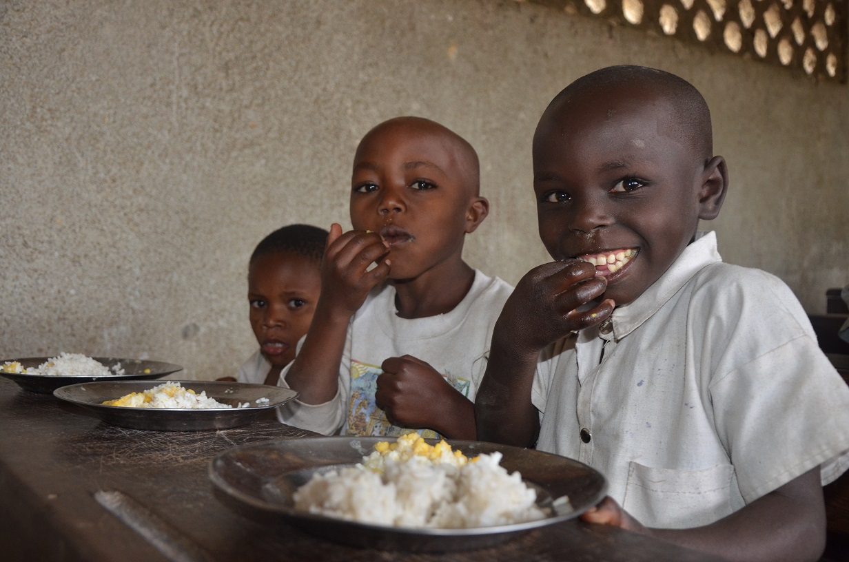 Hot and healthy meals encourage learning for Congo's children | Congo ...