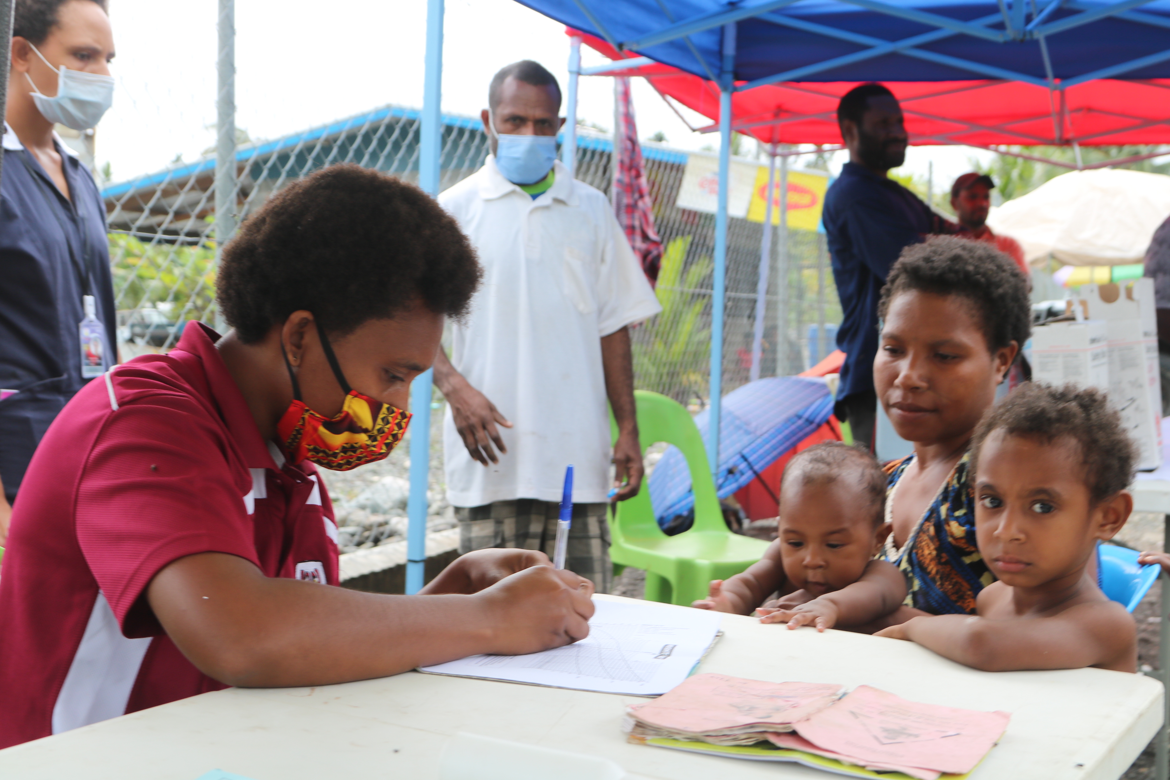 Morobe families happy with improved immunization access (17)