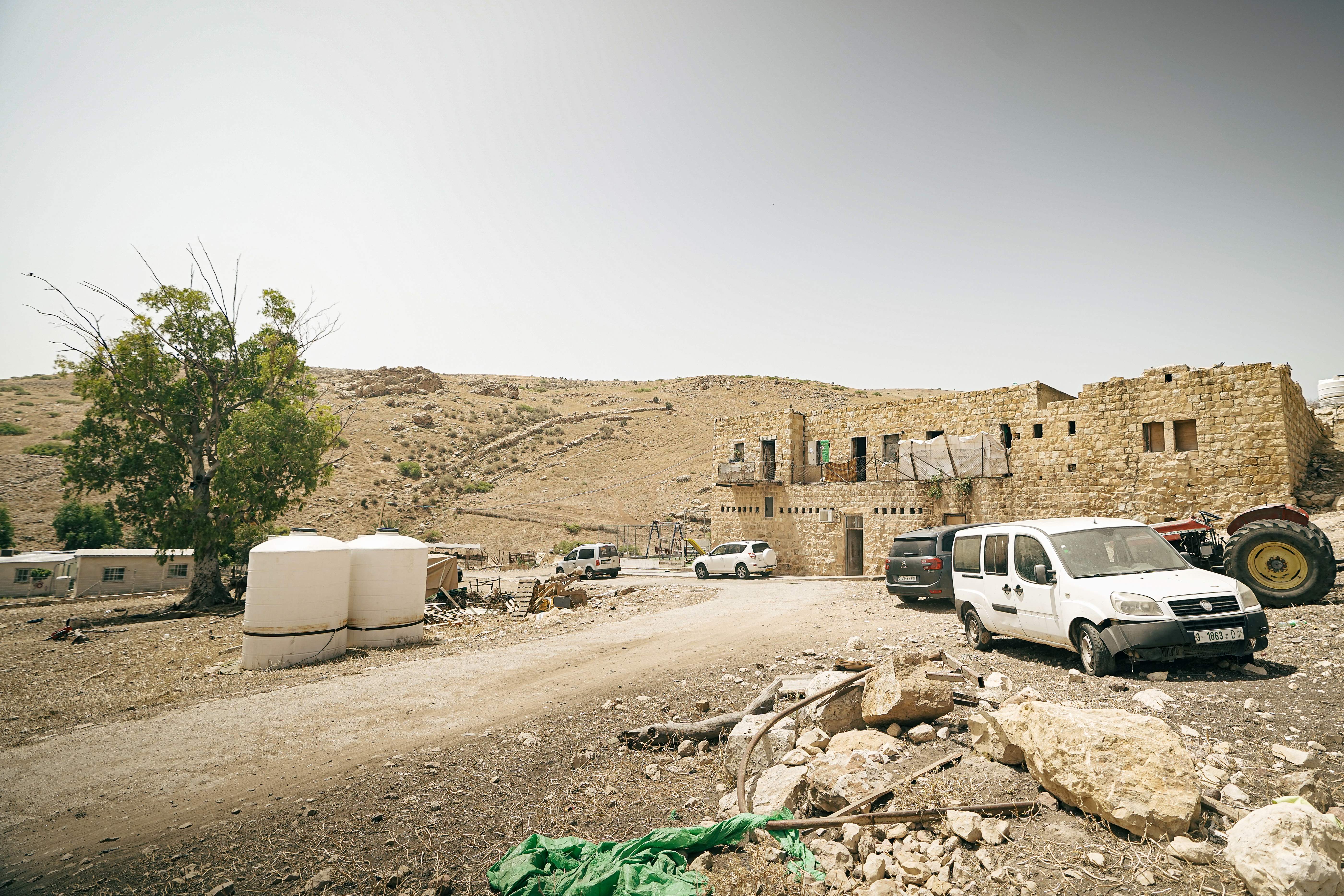 The school is in badly need of repairs. 