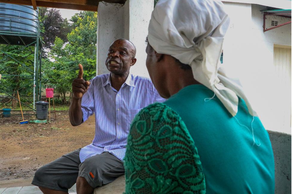 Lassane in a counselling session with Luísa* outside the safe house