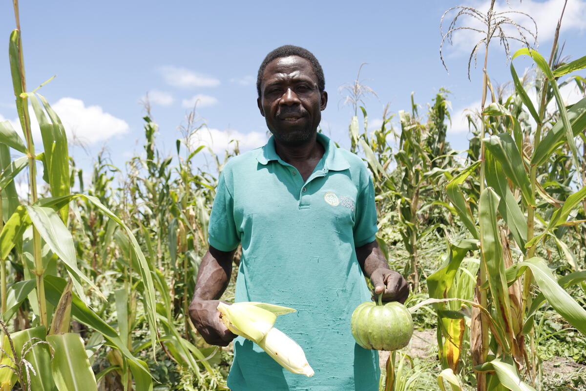 Saíde Namuana, a 57-year-old Mozambican veteran, is the president of the Farmers Association of Nakhoto (APRONA), 