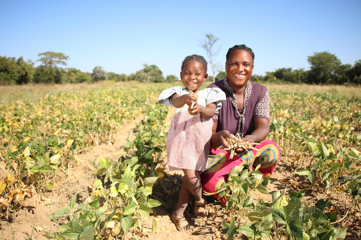 Showers and her daughter Naomi on their farm in Zambia