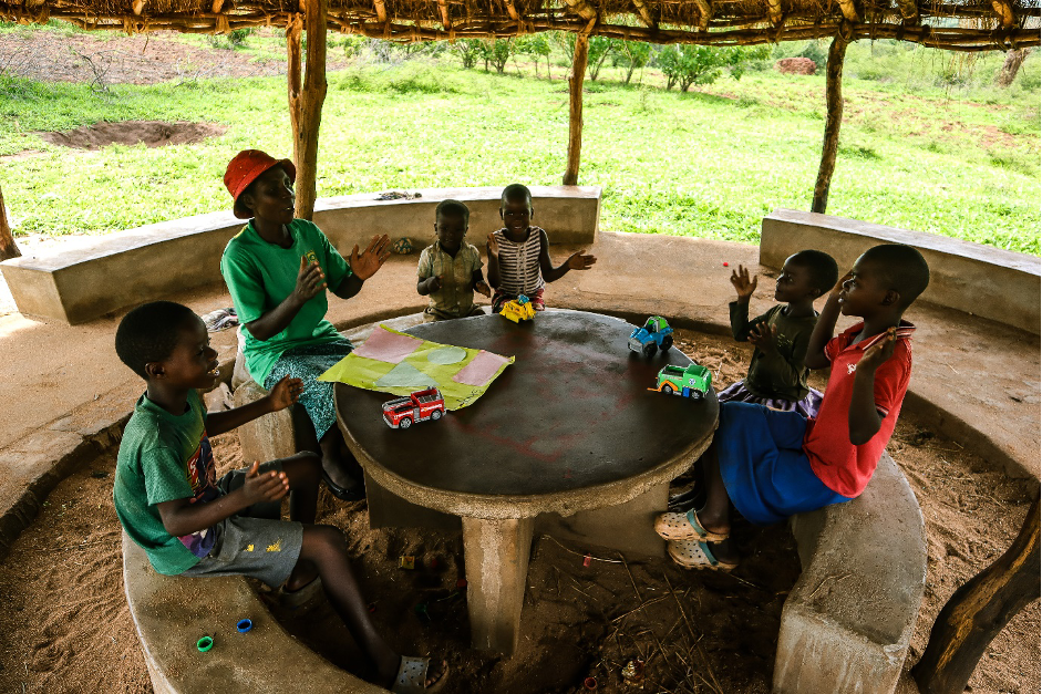 Muchineripi playing with her learners