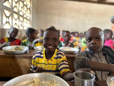 children eating school meals