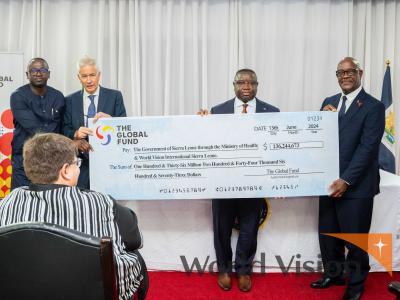 President Bio Receiving Global Fund Grant cheque