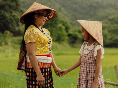 Oanh, 9 with her mother from Vietnam