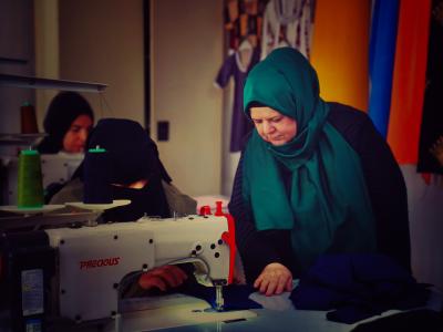 Iman in her tailoring atelier, Othman Khamis Hilal © World Vision 2024.