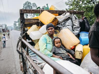 A mother with her son fleeing the armed conflict