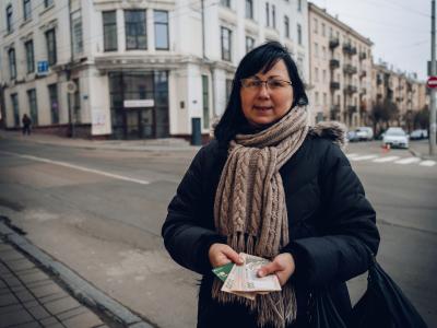 Cash assistance programme aims to help Ukraine’s internally displaced survive the winter season