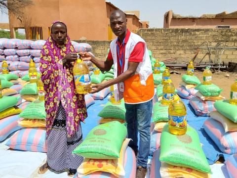 Food distribution to vulnerable households