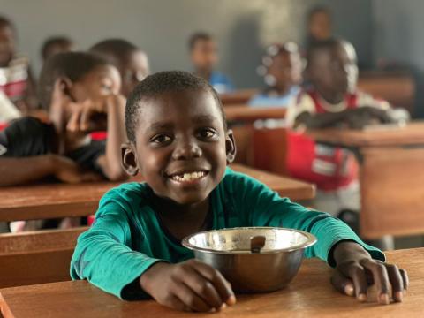 Children savouring school meals in Cabinda