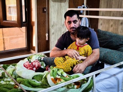 Zanyar with his daughter. Photo credit:  Dastan Sabah & Ziryan Kamaran Sideq © World Vision 2024.