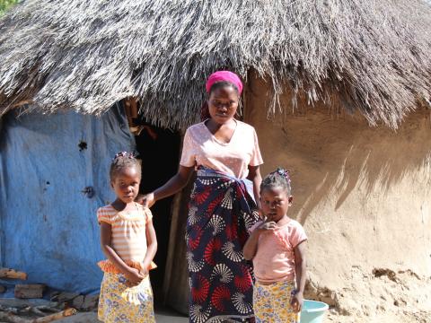 Acnha and her family are in the group of the most vulnerable people, who are already dealing with other stress and El Nino makes worsen their condition.