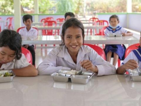 Children in school eating food 