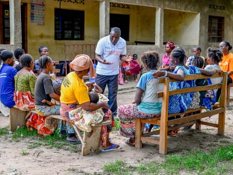 Women during nutrition dialogue