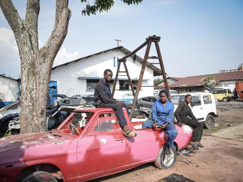 Jospin, Immaculée et Kabila dans le garage où ils sont formés