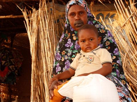 Arriving with few rations, she and her husband continued to multiply their income-generating activities. Djeneba did laundry for wealthy families, and her husband did day labor (woodcutting, masonry, and other tasks) to provide for their children, whose priority was food. 