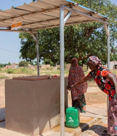 In Roumtenga, World Vision built a mechanized solar water supply system connected to two standpipes with three taps each, providing drinking water for 1,543 people, including 820 children.